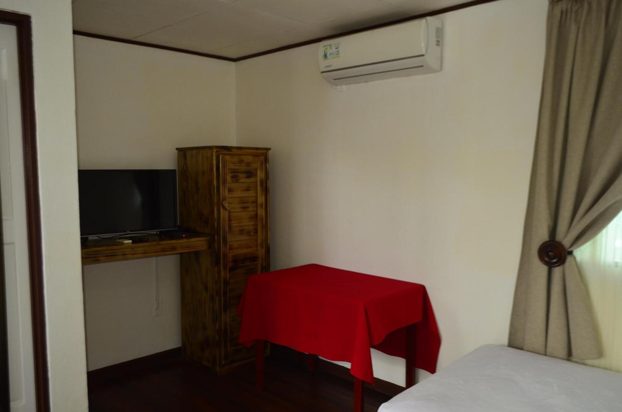 Hotel Sierpe River- Oleaje Sereno Екстер'єр фото